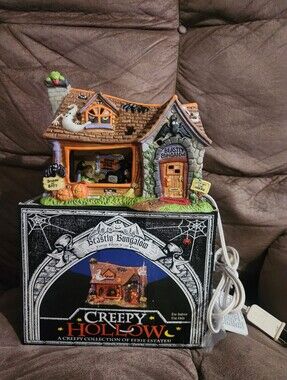 Vintage Creepy Hollow Beastly Bungalow Halloween House LimitedEd To 2500pcs 1999